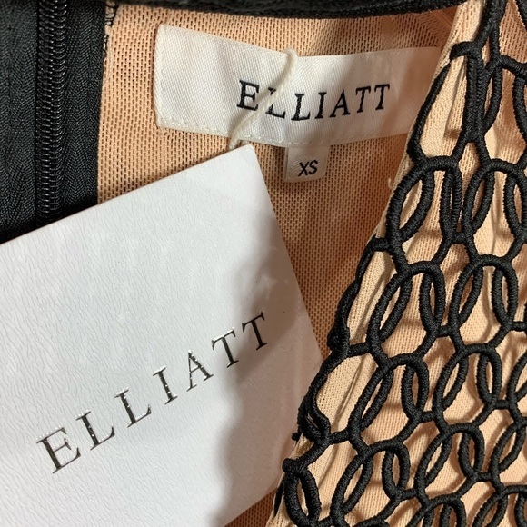 Elliatt Revelation Mini Dress lace long sleeve - Picture 7 of 7